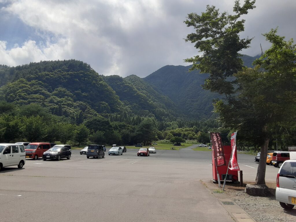 西湖いやしの里根場の駐車場